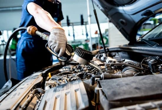 Assistance samochodowy i pomoc mechanika przy awarii auta
